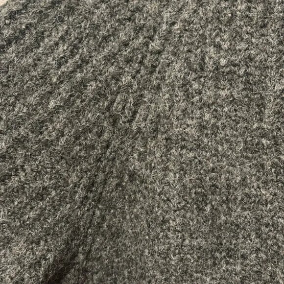 UNIQLO Crew Neck 8% Wool Sweater - Picture 5 of 5